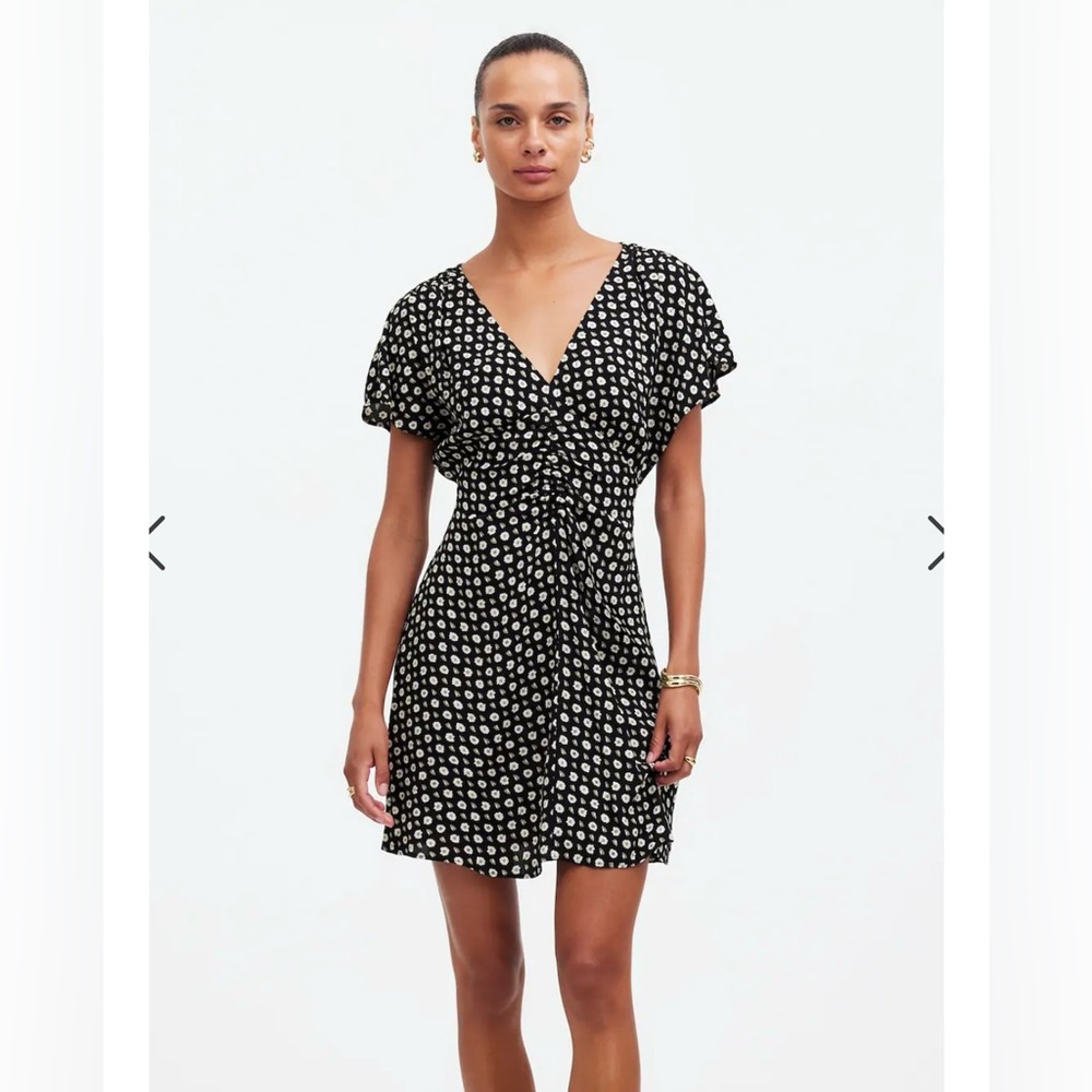 Madewell Ruched V-Neck Mini Dress in Floral.  Size 8